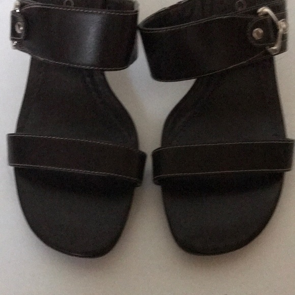 Women’s dark brown heels size 6.5 - Picture 2 of 6